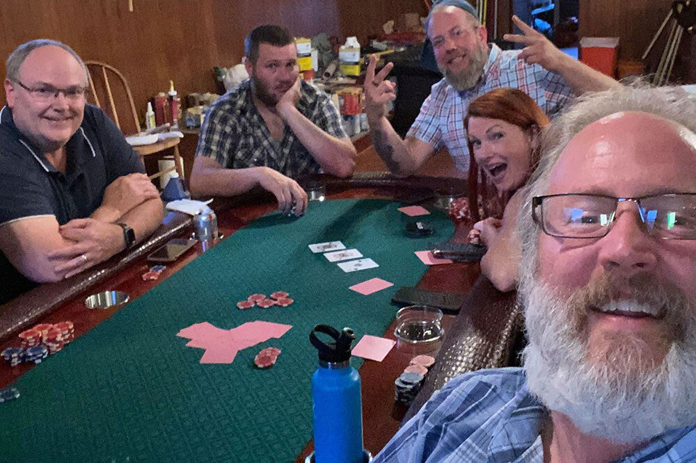 THE ULTIMATE POKER TABLE